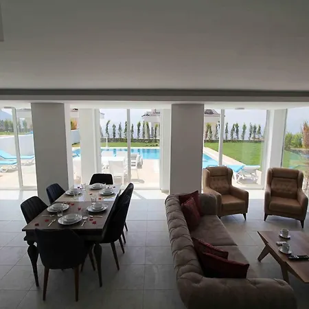 Solite Villa, Oezel Havuzlu, Vilă *