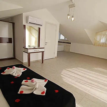 ヴィラ Solite Villa, Oezel Havuzlu, フェティエ